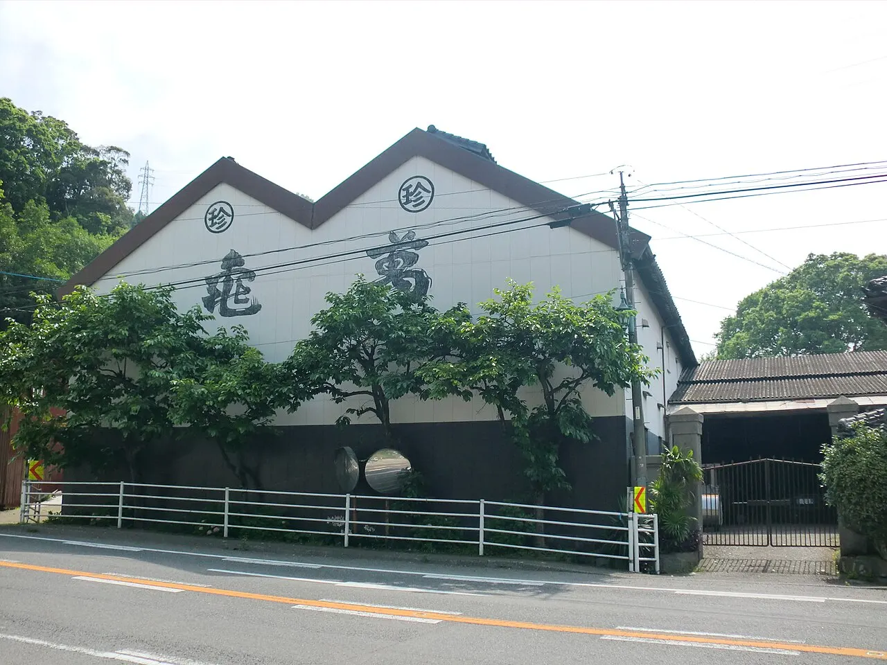 亀萬酒造の建物