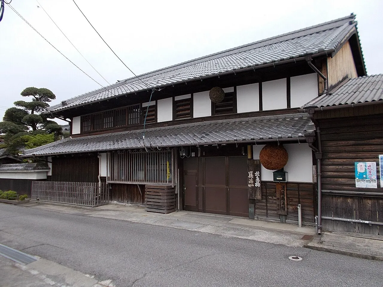 柄酒造の建物