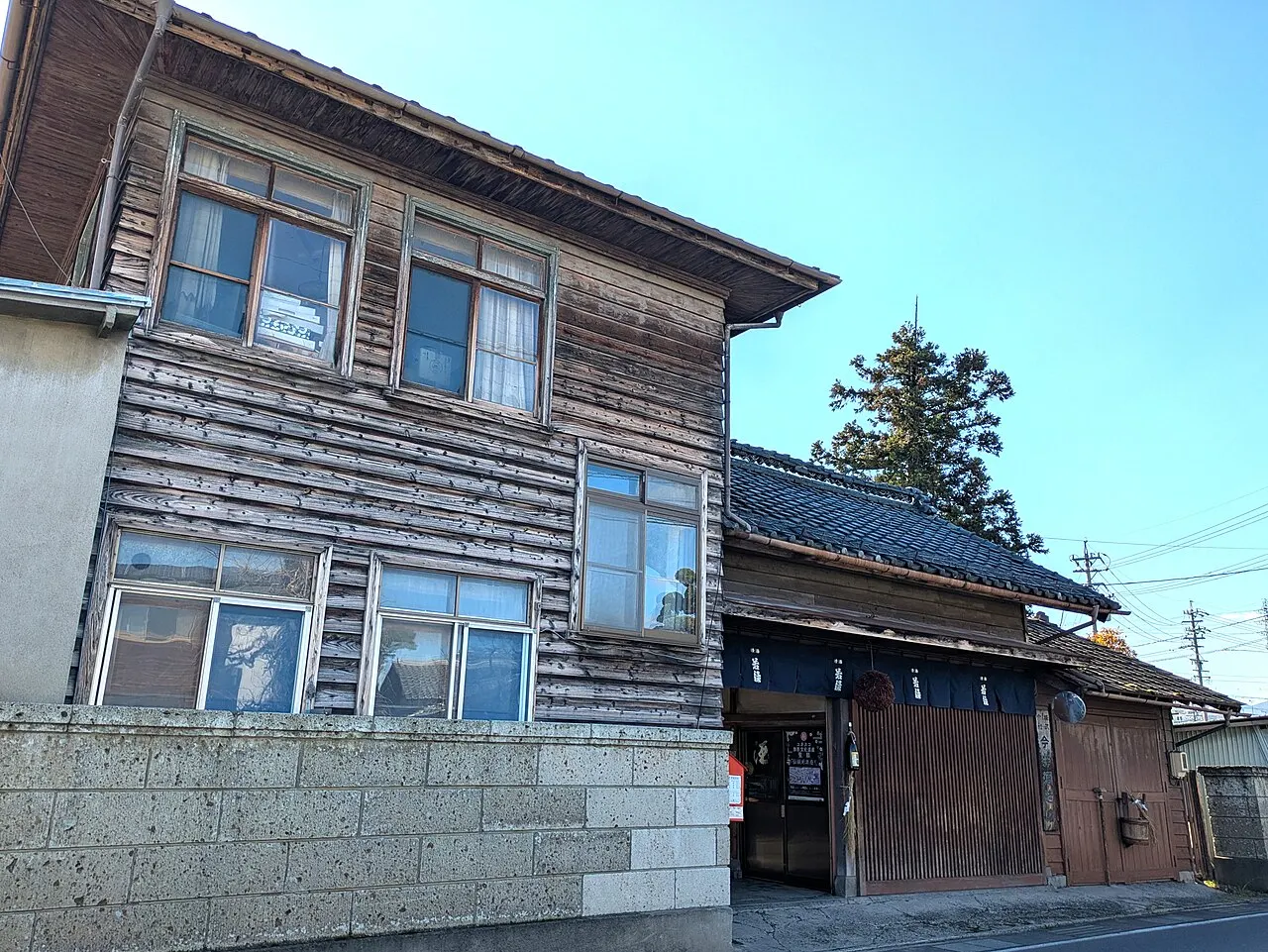 今井酒造店の建物