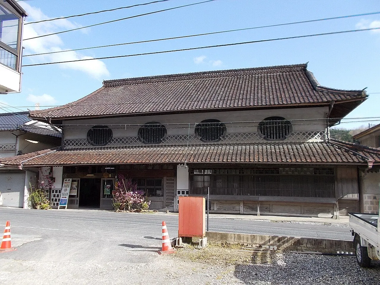 芳烈酒造の建物