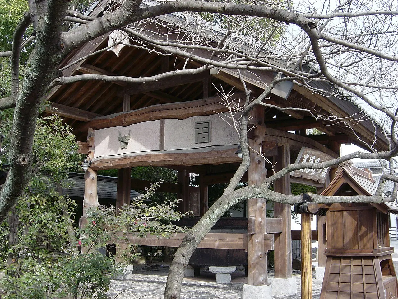 石川酒造の門