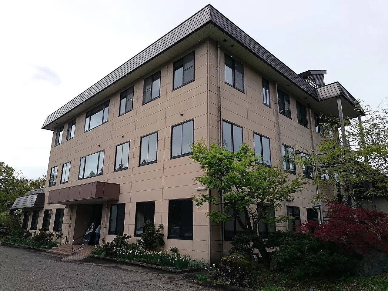八海醸造の本社