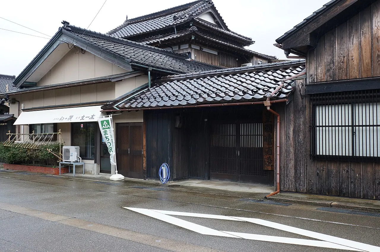 皇国晴酒造の建物