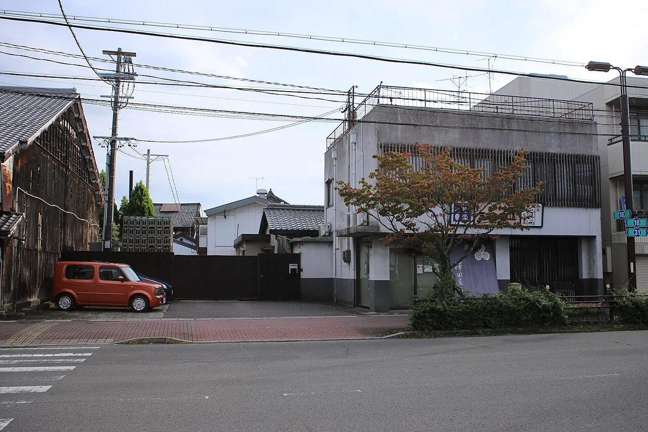 三輪酒造の建物