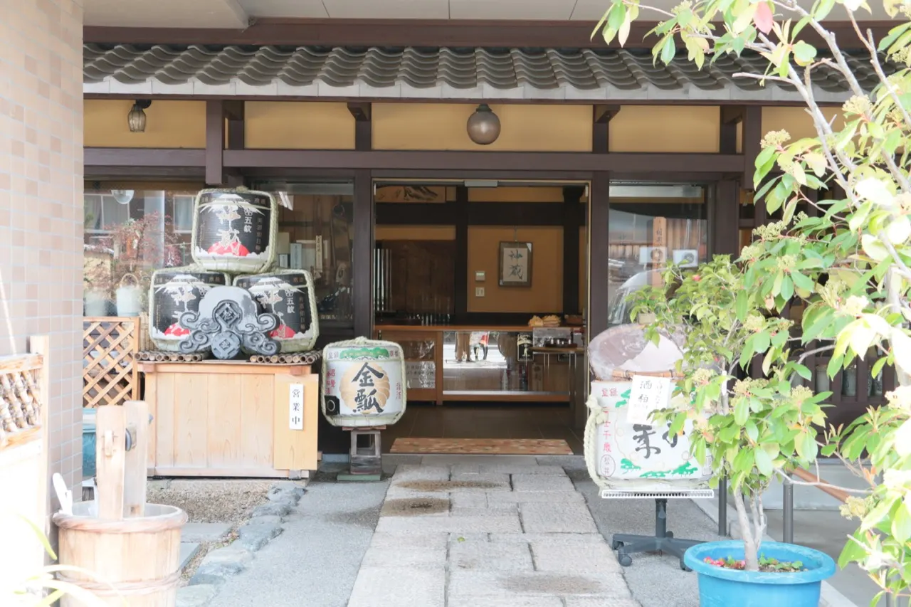 松井酒造の入口