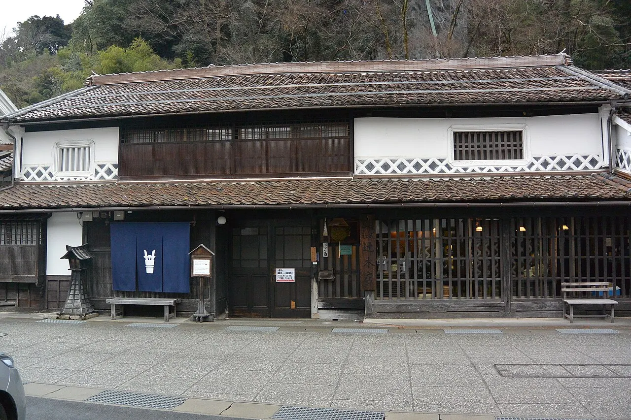 辻本店の建物