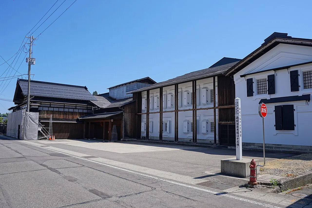 両関酒造の建物