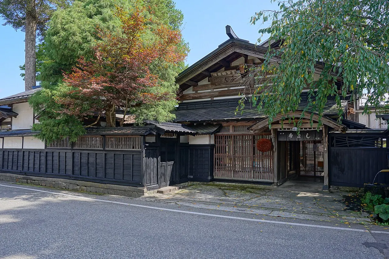 鈴木酒造店の建物