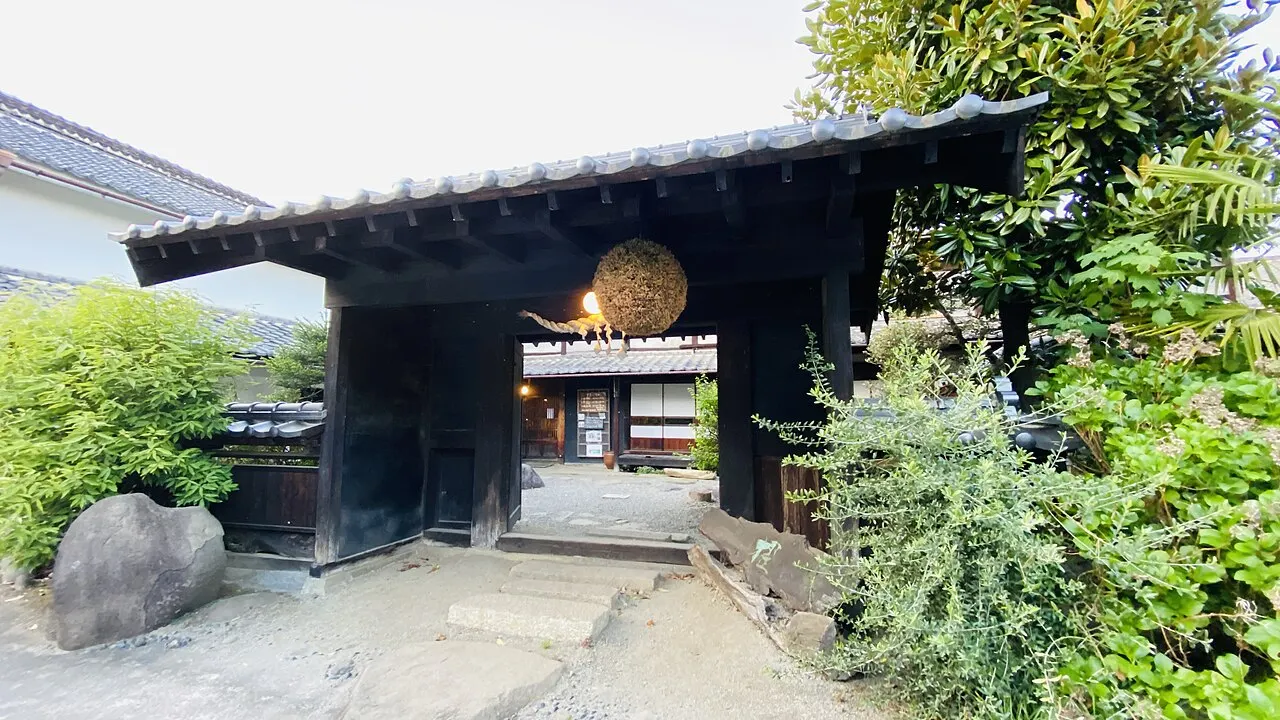 養老酒造の門